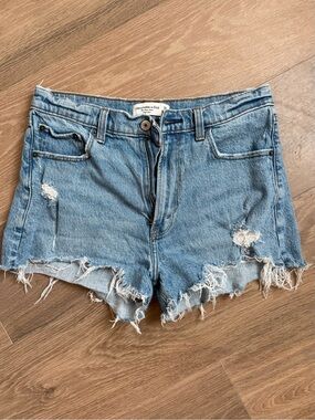 Abercrombie & Fitch the Mom short high rise size 28 medium wash denim shorts